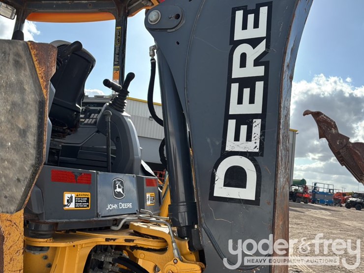 2019-deere-310l-image-28