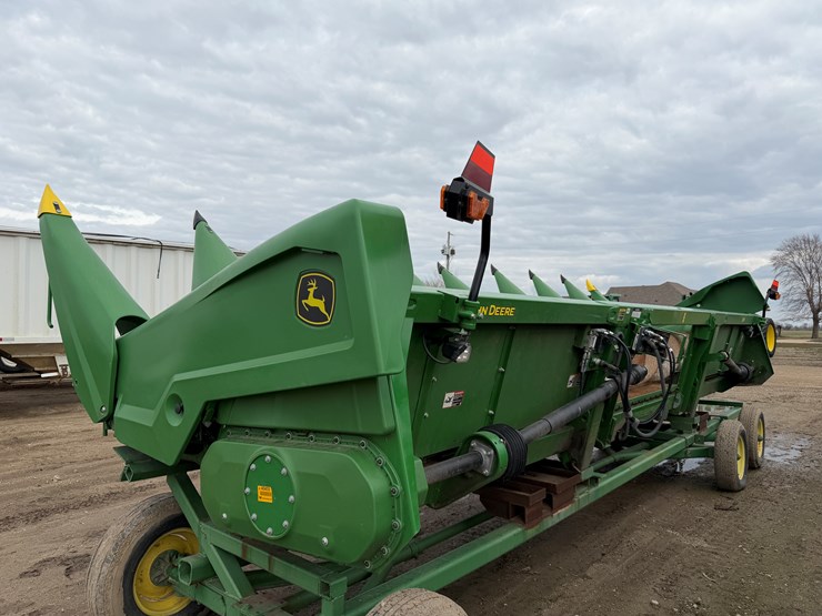 john-deere-c8r-image-1