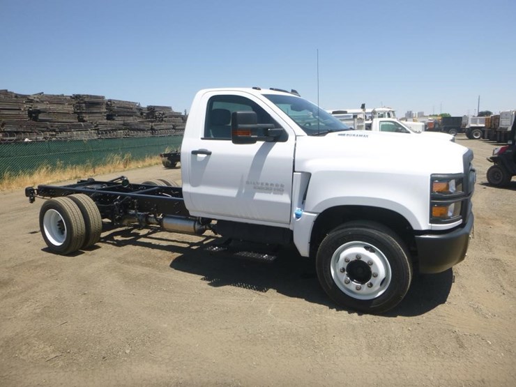 2023-chevrolet-silverado-5500hd-image-2