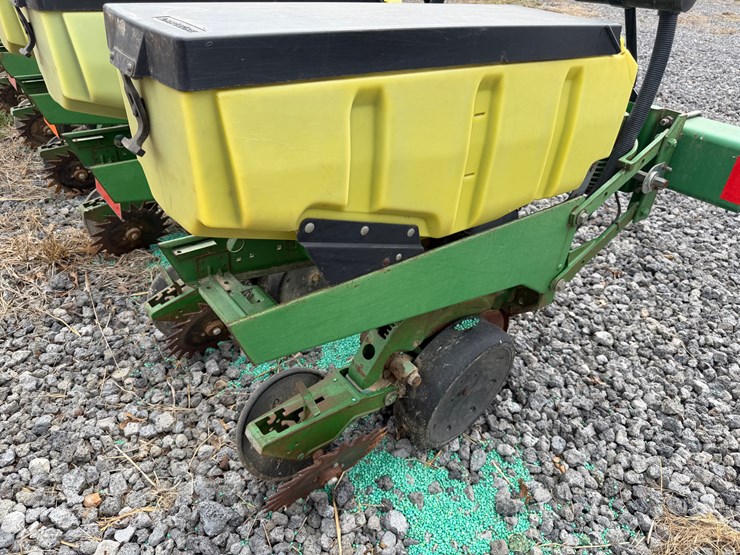 john-deere-12-image-14