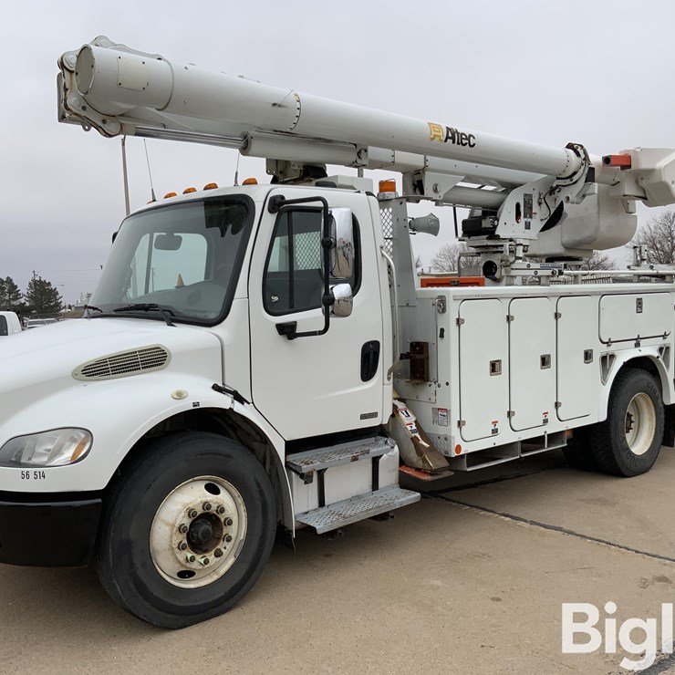 2010 Freightliner M2-106 S/A Bucket Truck