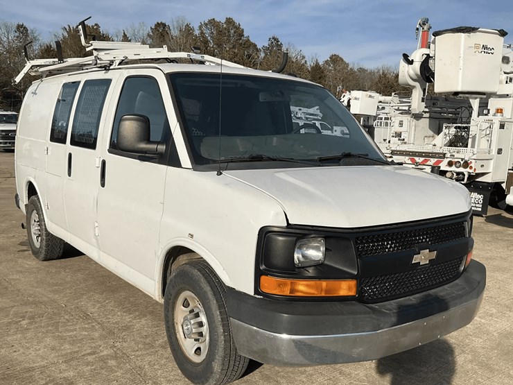 2014-chevrolet-express-2500-image-1