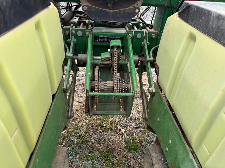 john-deere-12-image-33