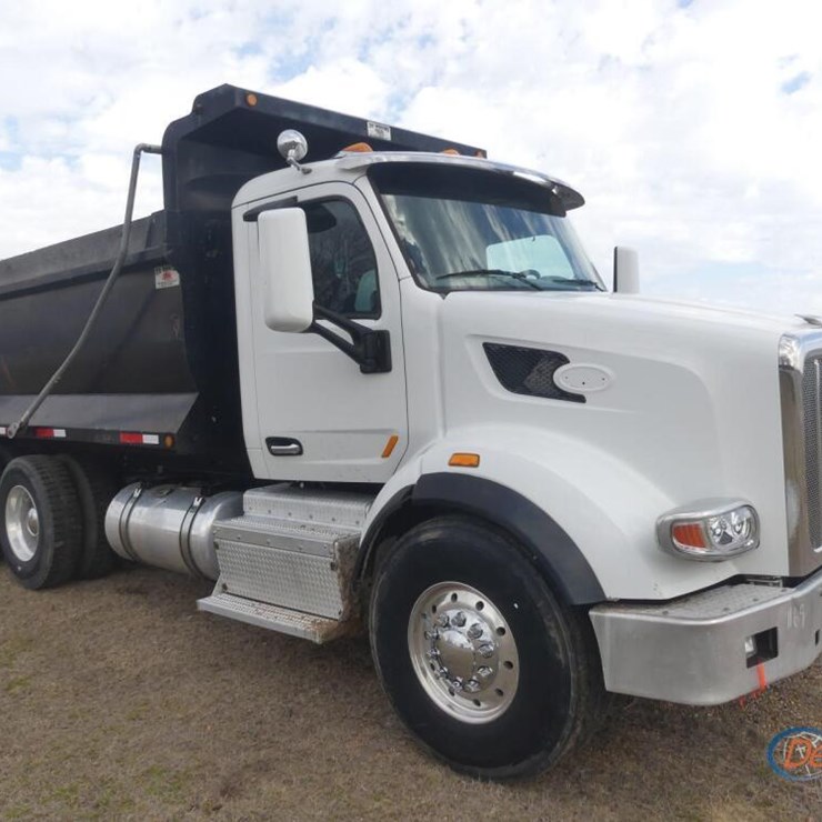 2017 PETERBILT 567