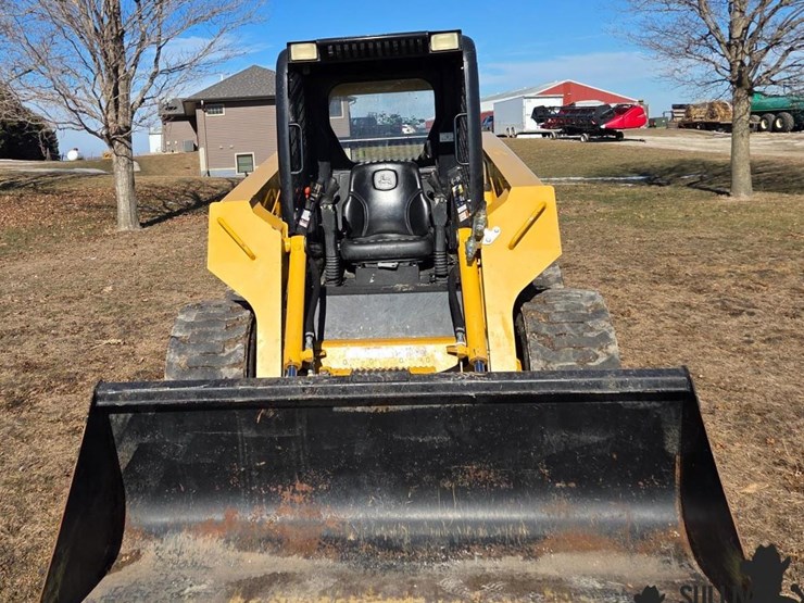 john-deere-325-image-2