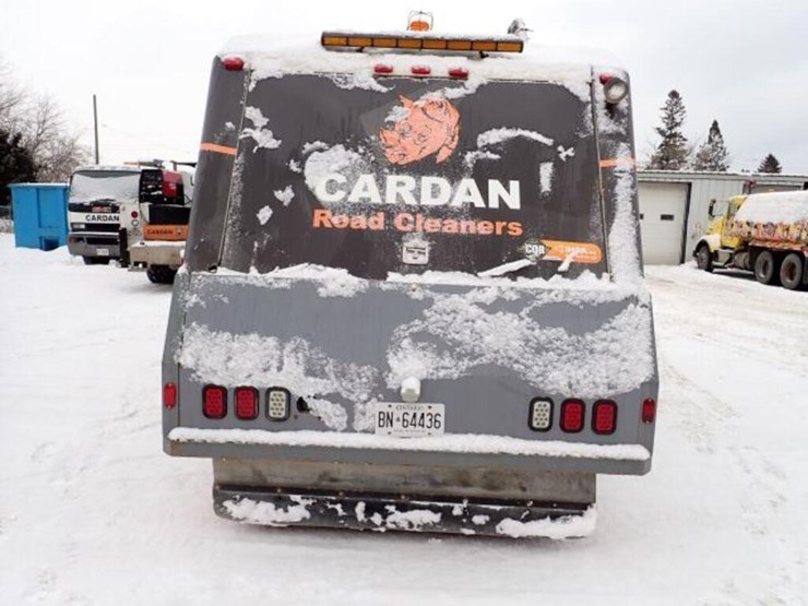 2004-gmc-t7500-image-7