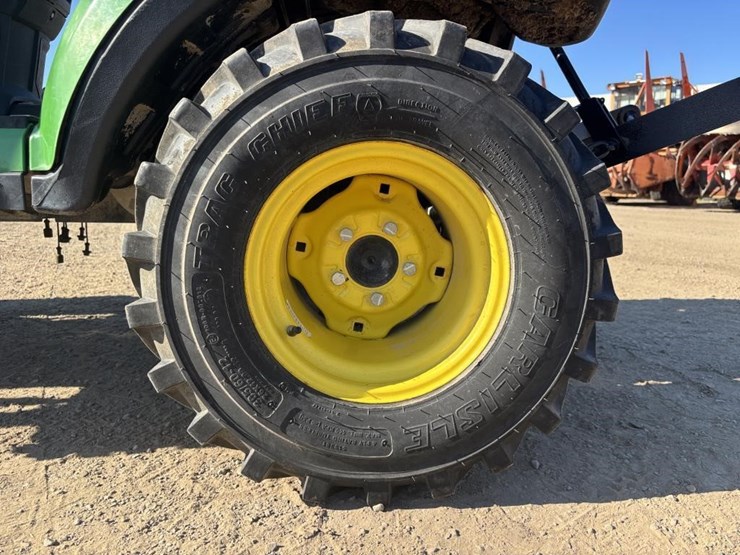 2021-john-deere-1025r-image-21