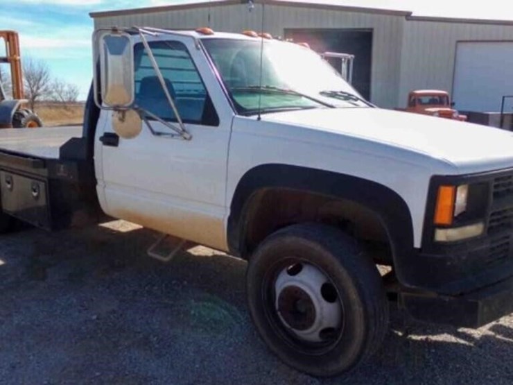 2002-chevrolet-3500-image-3