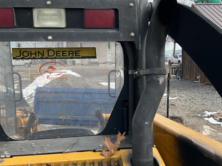 2004-john-deere-320-image-45