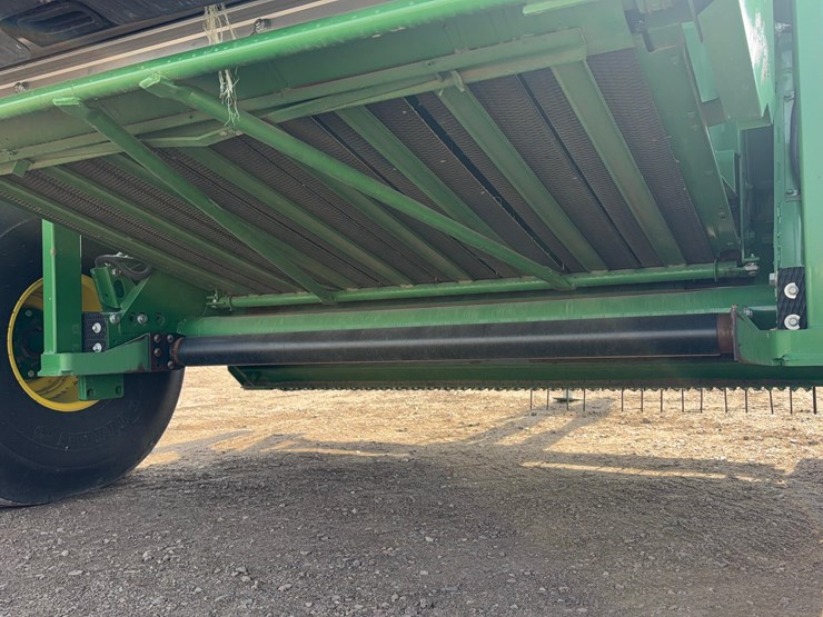 2020-john-deere-560m-image-19