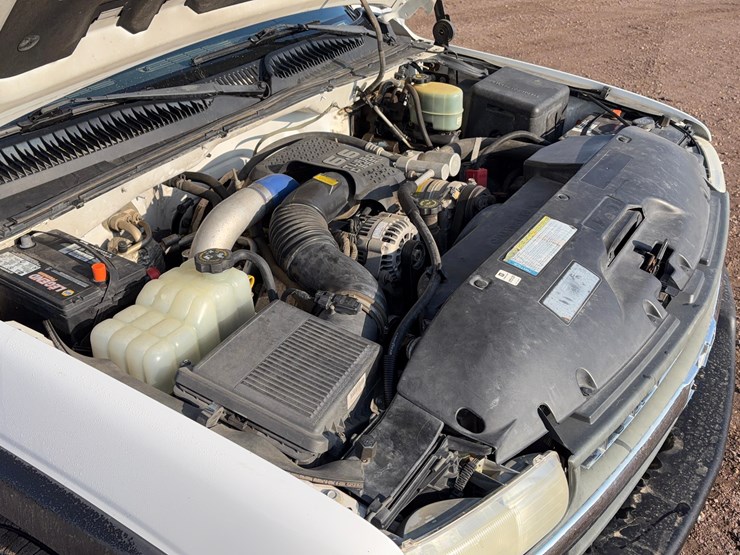 2001-chevrolet-c3500-image-28