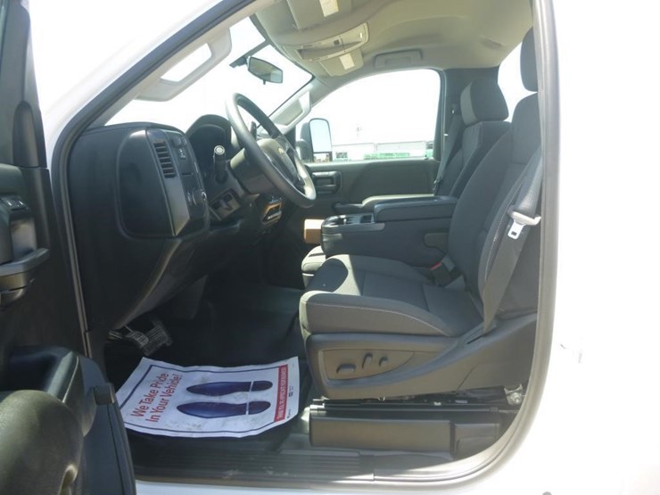 2024-chevrolet-silverado-4500hd-image-11