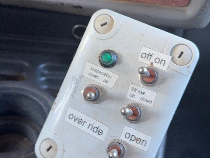 2004-kenworth-w900-image-43