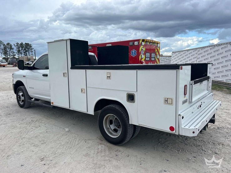 2019-dodge-3500-image-4