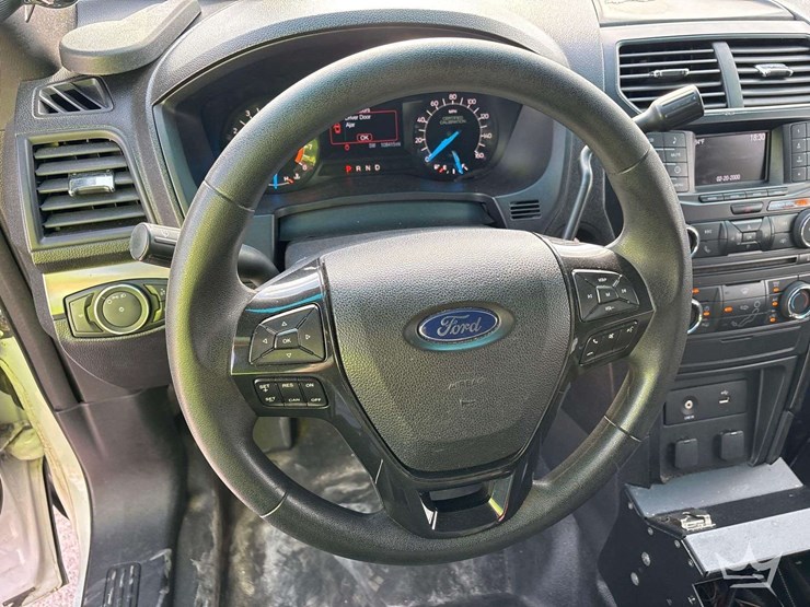 2016-ford-explorer-image-14