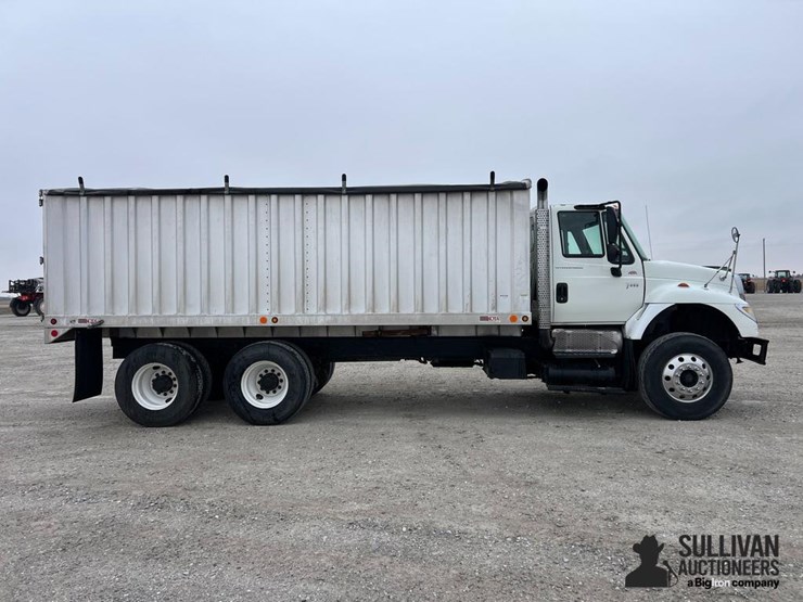 2006-international-7600-image-4