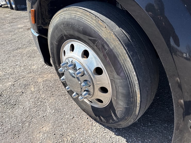 peterbilt-579-image-12