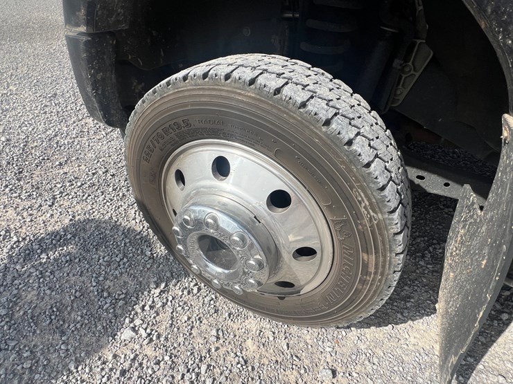 2022-ford-f450-lariat-image-7