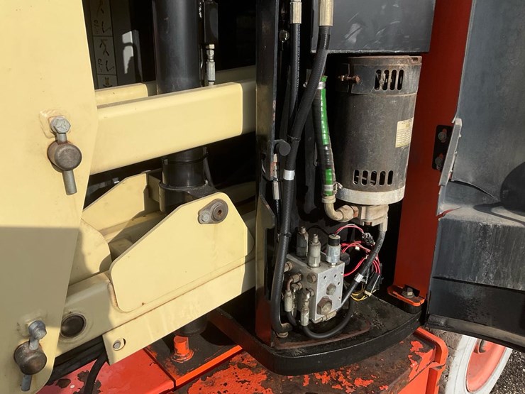 2000-jlg-e300ajp-image-27