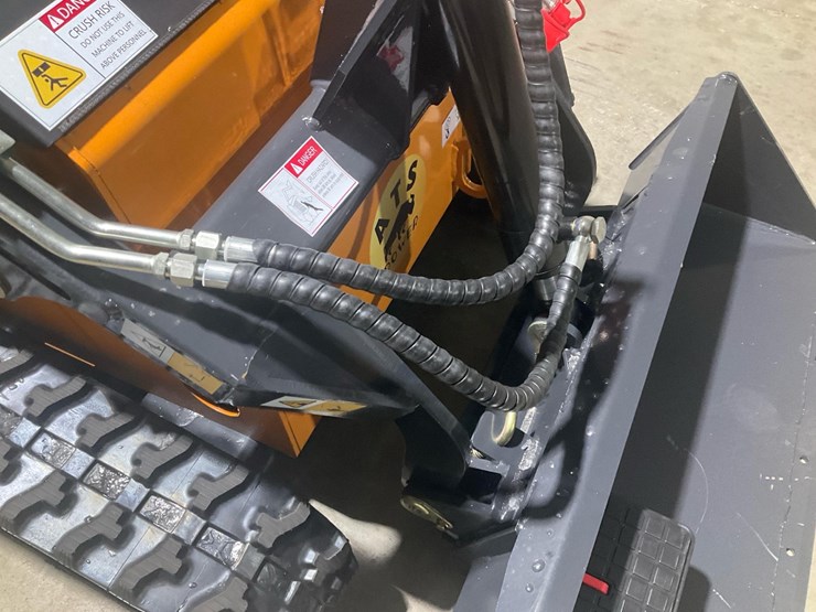 #1000-•-new-land-hero-ldh-t460-mini-track-skid-steer-loader-image-16