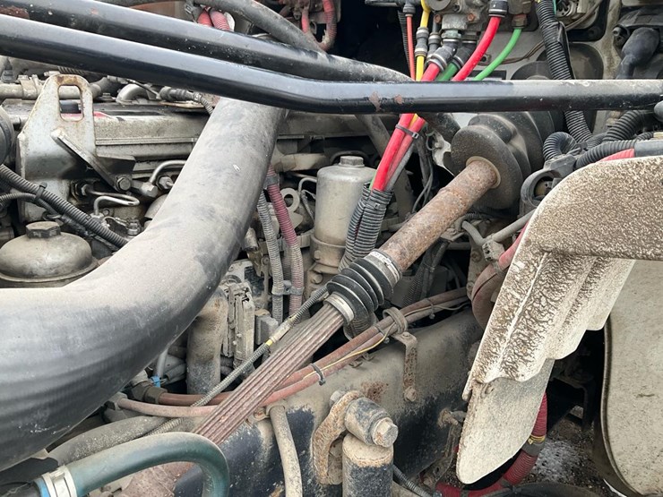 2005-freightliner-m2-106-image-62