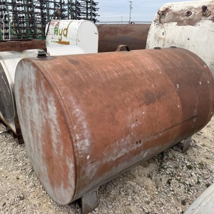 550 GALLON FUEL TANK