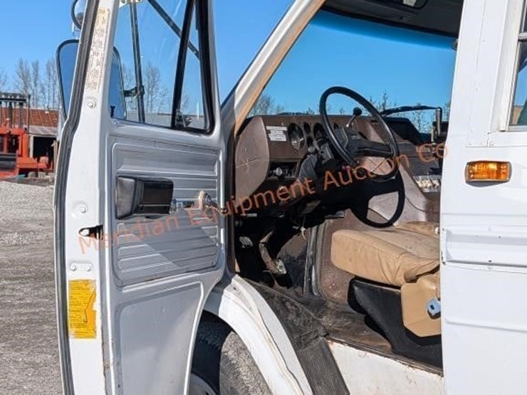 1986-gmc-3500-image-15