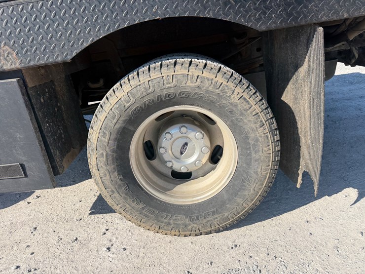 ford-f350-xl-image-8