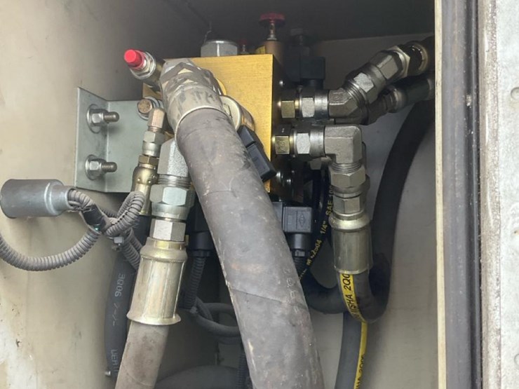 2014-international-7300-image-96