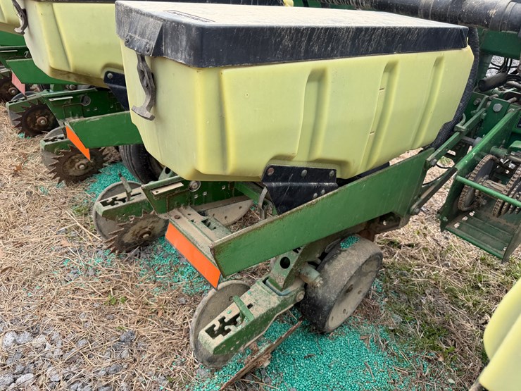 john-deere-12-image-38