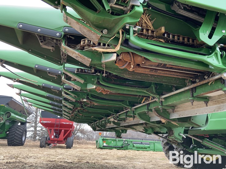 2024-john-deere-c8r-image-16