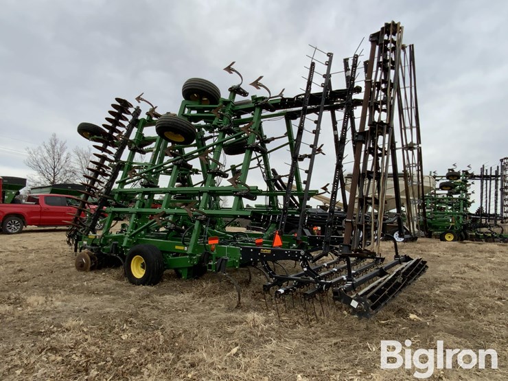 2019-john-deere-33-image-7