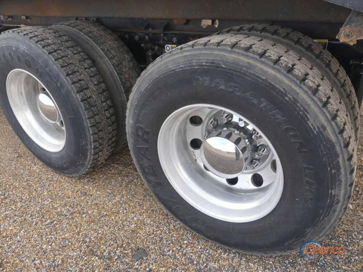 2017-peterbilt-567-image-6