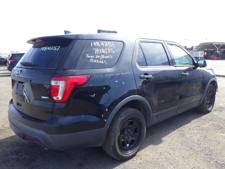 2016-ford-explorer-image-3