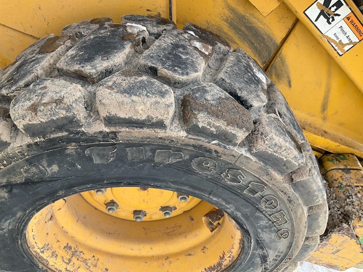 2004-john-deere-320-image-13