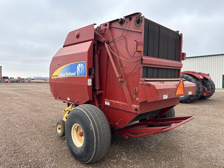 2010-new-holland-br7090-image-3