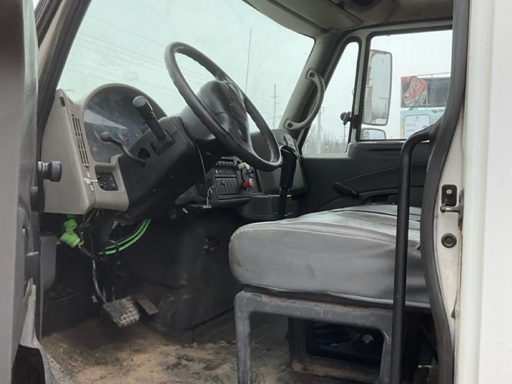 2014-international-7300-image-131