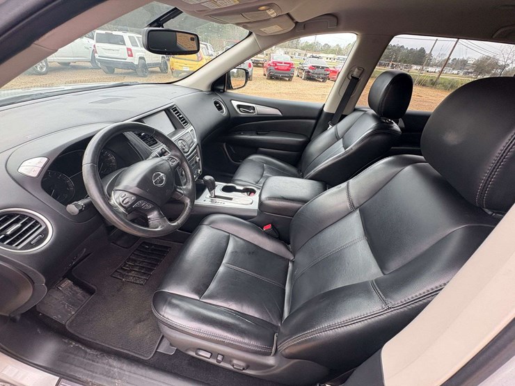 2017-nissan-pathfinder-image-12