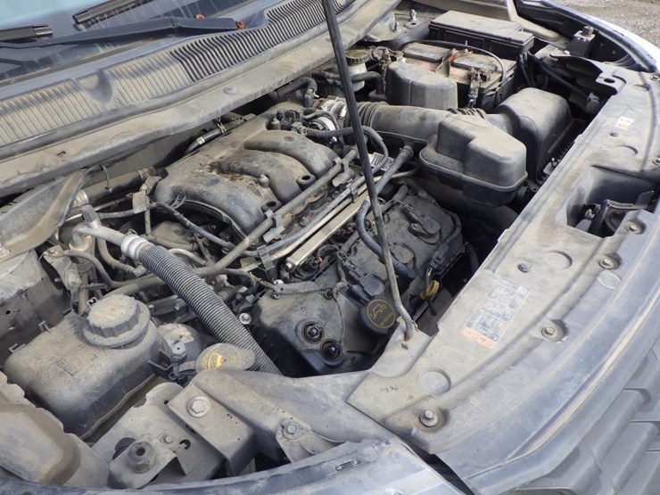 2016-ford-explorer-image-11