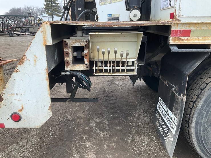 2014-international-7300-image-86