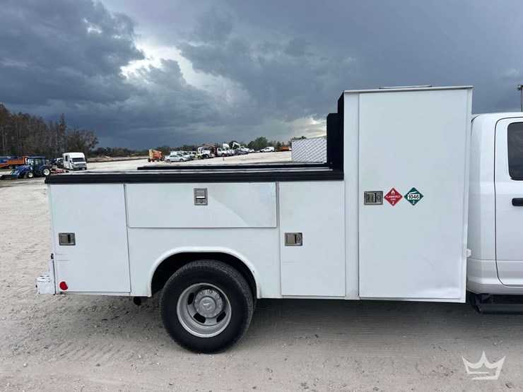 2019-dodge-3500-image-19