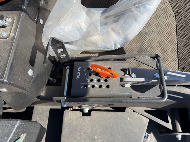 2025-yakta-yxr-920-commercial-zero-turn-mower-image-16