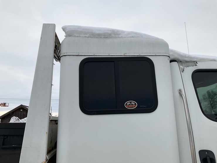 2005-freightliner-m2-106-image-49