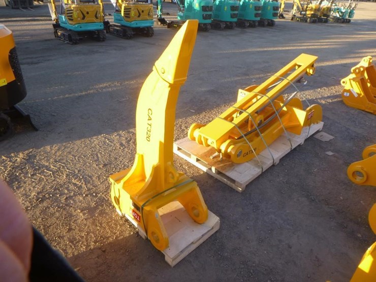 caterpillar-320-image-2