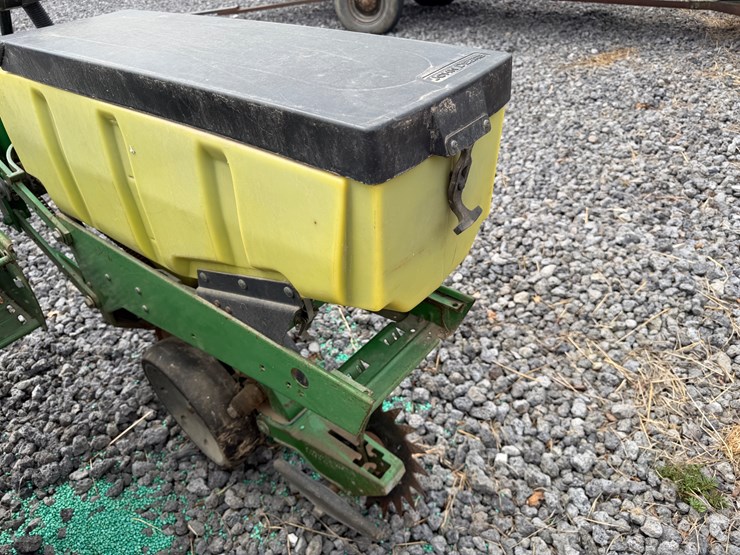 john-deere-12-image-12