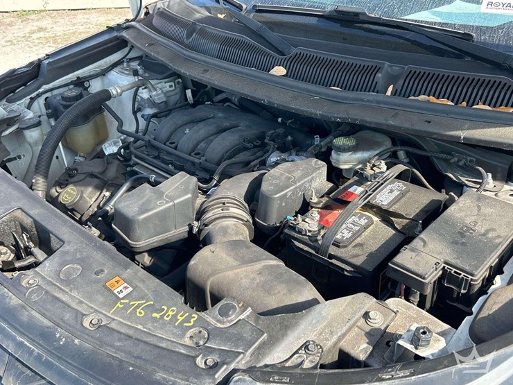 2016-ford-explorer-image-8