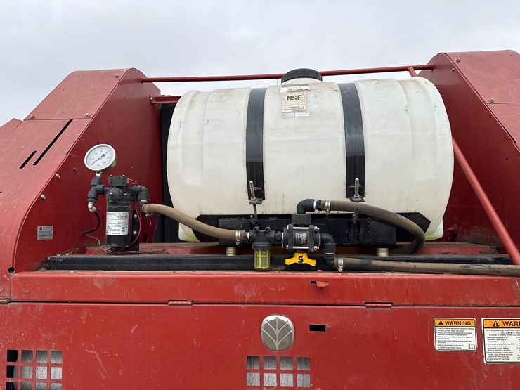 2010-new-holland-br7090-image-10