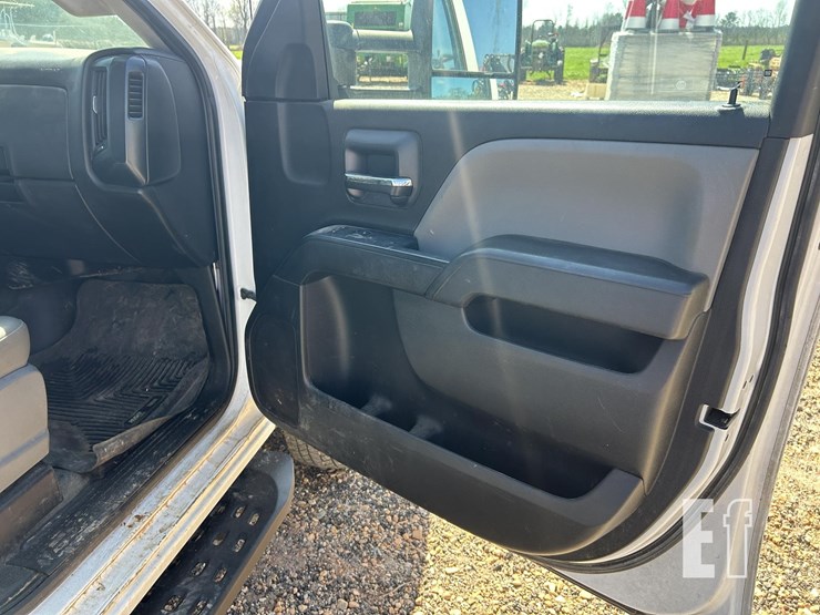 2016-chevrolet-3500-image-18