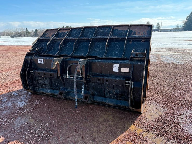 caterpillar-120-image-4