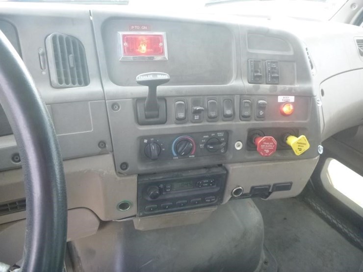 2008-sterling-lt9500-image-16